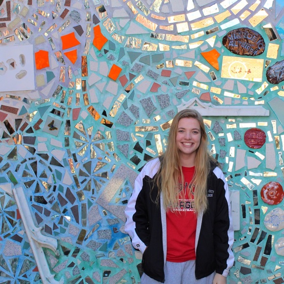 Meet your Posher, Emily - Picture 6 of 6